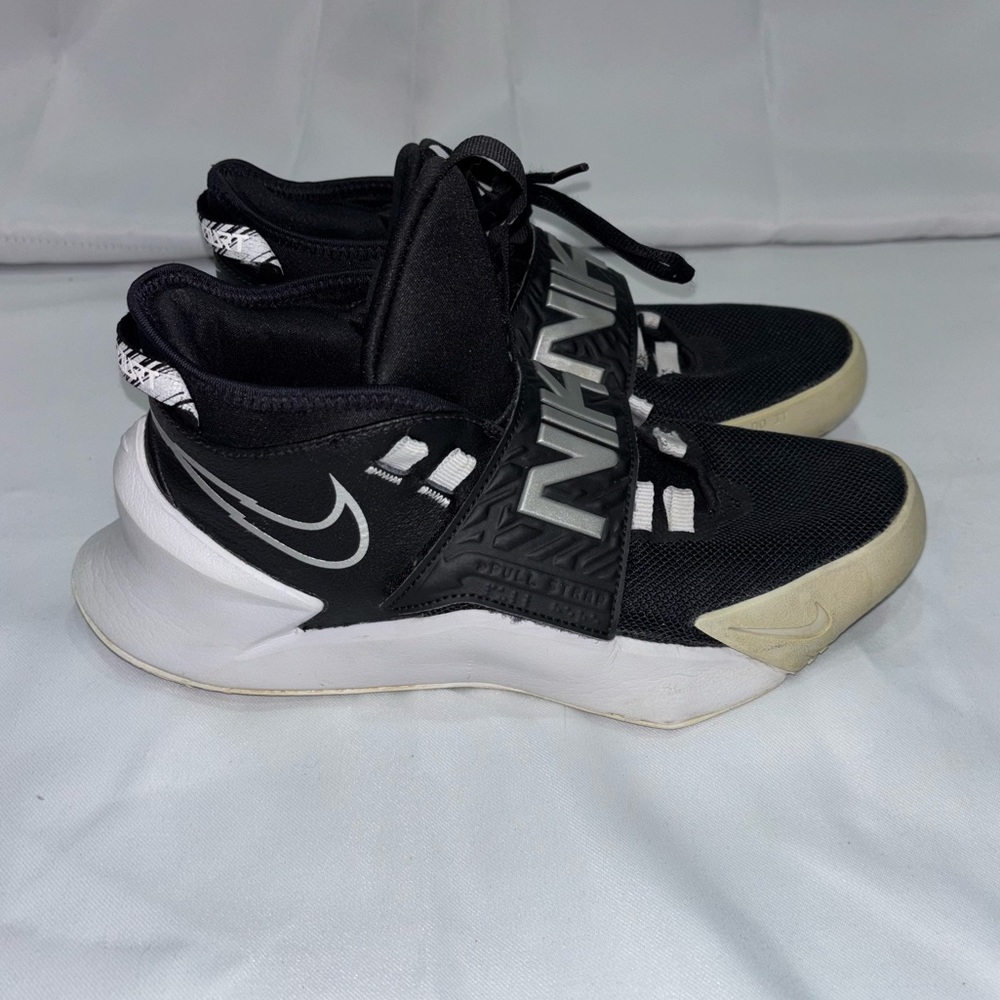 Nike Future Court Sneakers